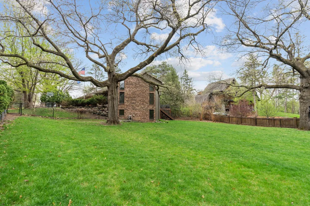 5811 Shannon Drive Edina, MN 55439