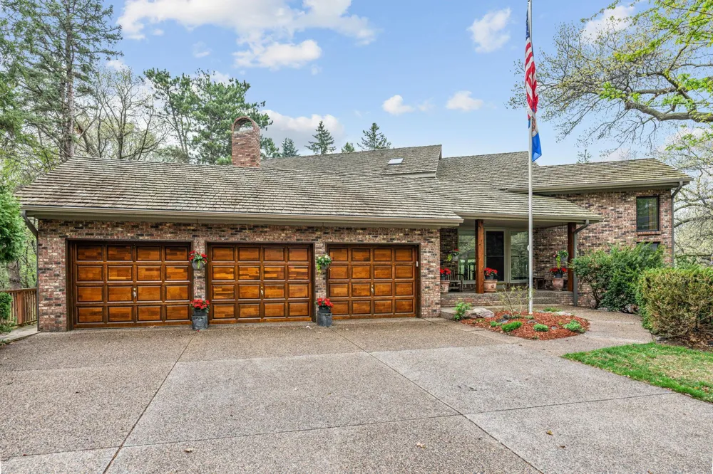 5811 Shannon Drive Edina, MN 55439