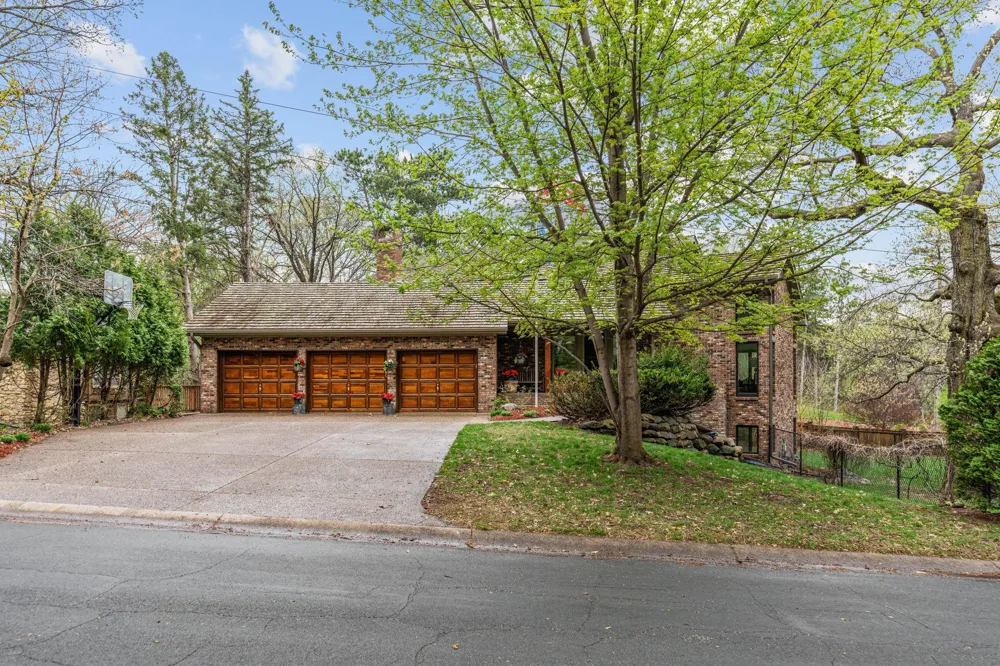 5811 Shannon Drive Edina, MN 55439