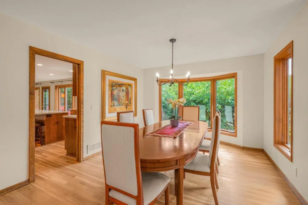 5811 Shannon Drive Edina, MN 55439