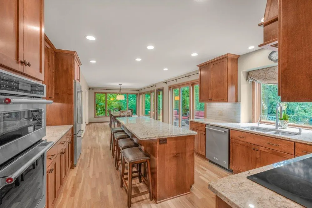 5811 Shannon Drive Edina, MN 55439