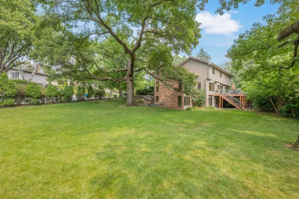 5811 Shannon Drive Edina, MN 55439