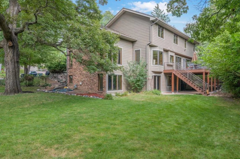 5811 Shannon Drive Edina, MN 55439