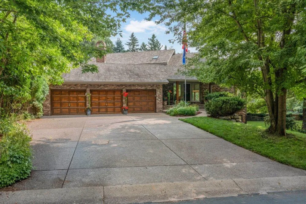 5811 Shannon Drive Edina, MN 55439