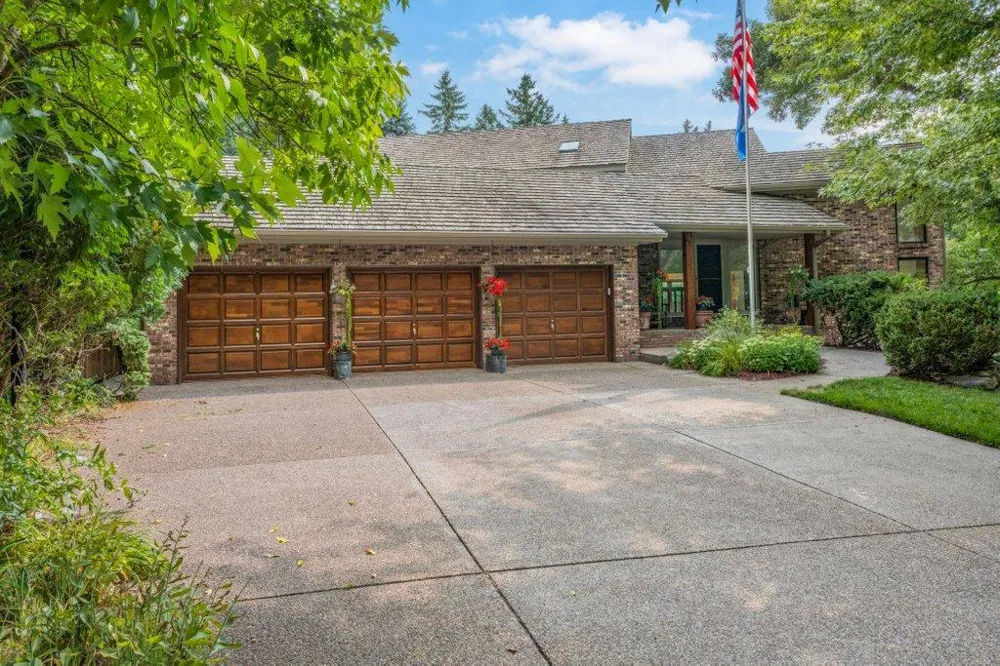 5811 Shannon Drive Edina, MN 55439