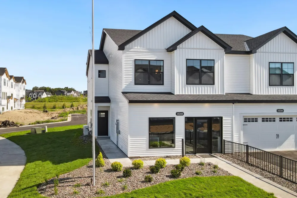 10268 Birchwood Circle Victoria, MN 55318