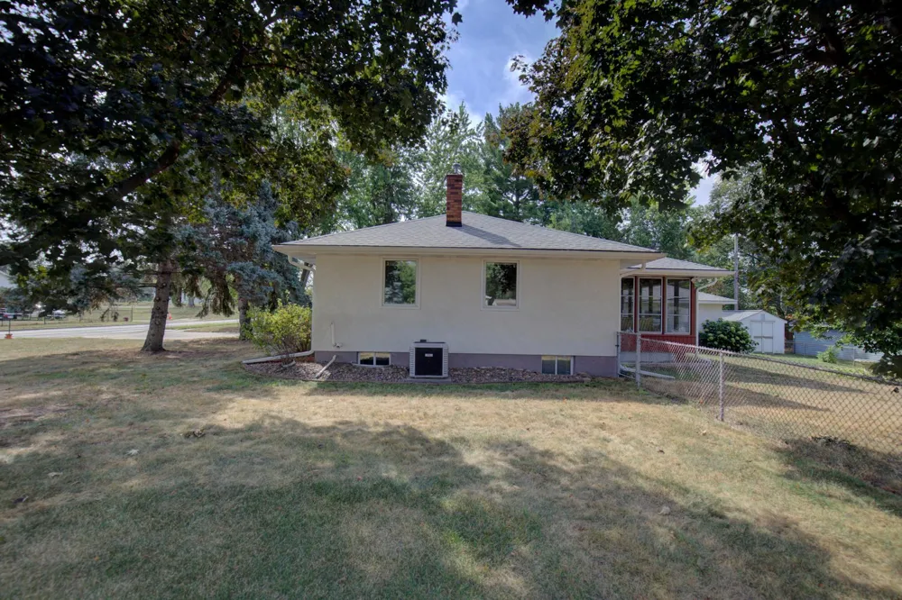 2115 English Street Maplewood, MN 55109