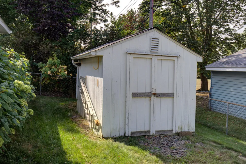 2115 English Street Maplewood, MN 55109