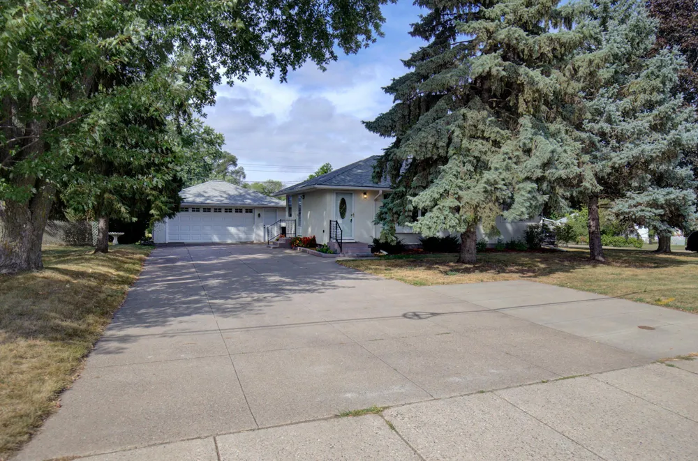 2115 English Street Maplewood, MN 55109
