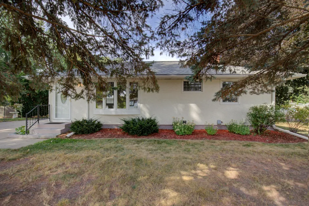 2115 English Street Maplewood, MN 55109