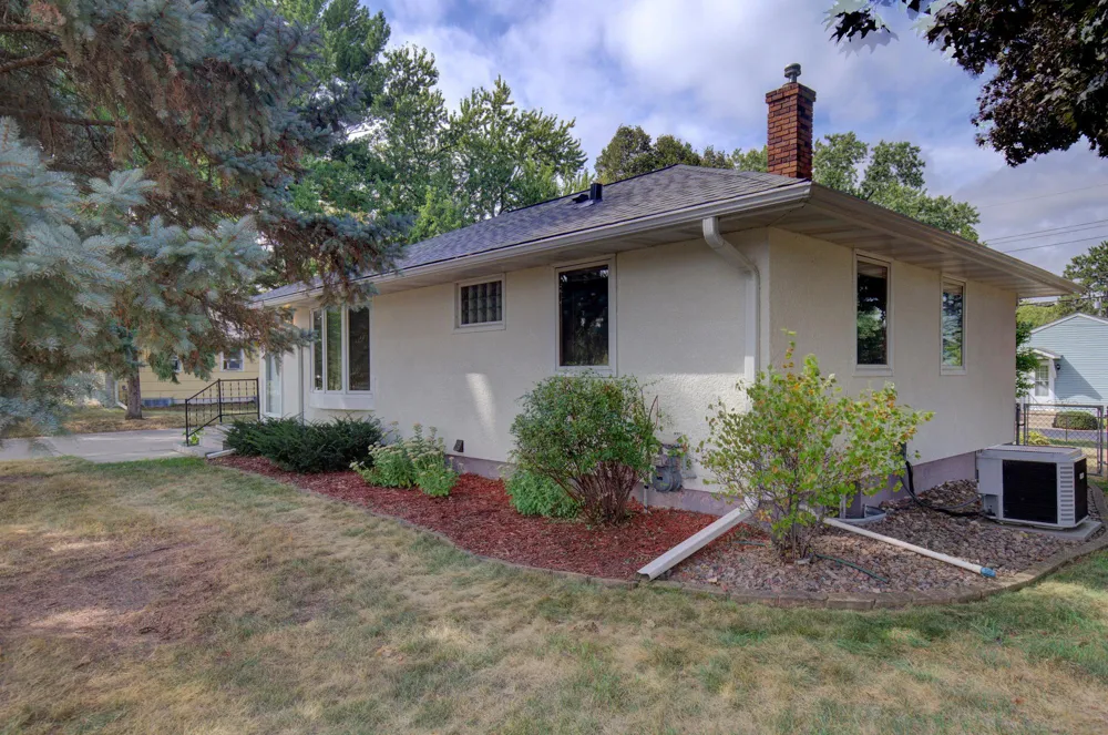 2115 English Street Maplewood, MN 55109
