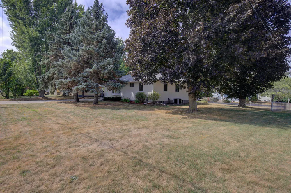 2115 English Street Maplewood, MN 55109