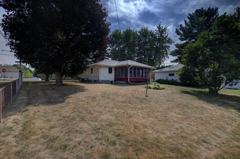 2115 English Street Maplewood, MN 55109