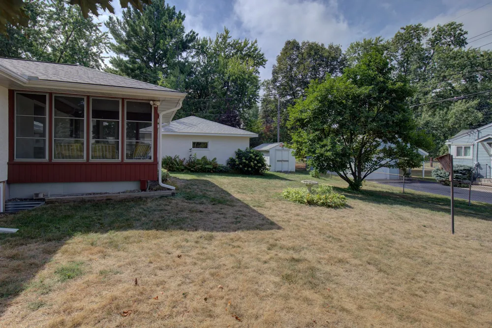 2115 English Street Maplewood, MN 55109
