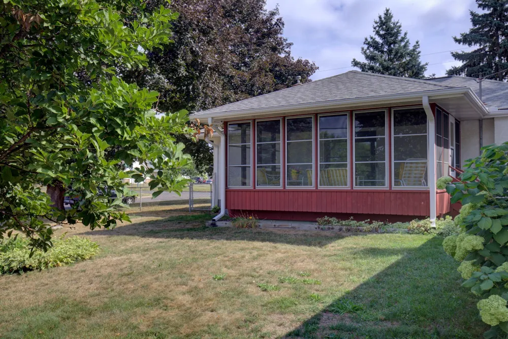 2115 English Street Maplewood, MN 55109