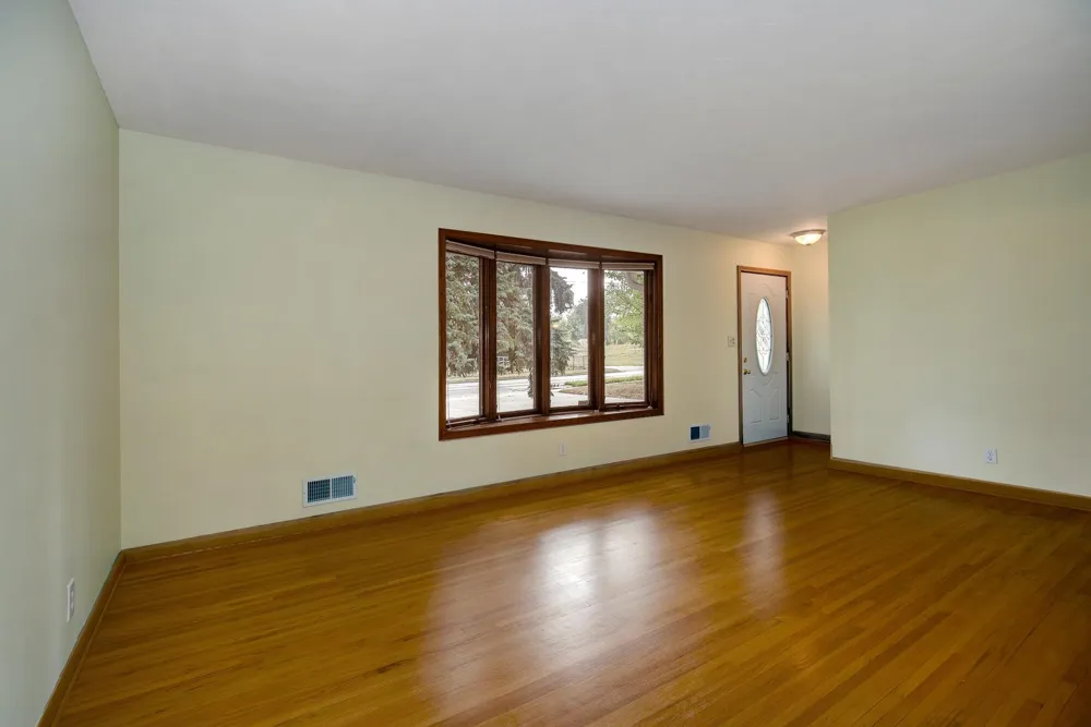 2115 English Street Maplewood, MN 55109