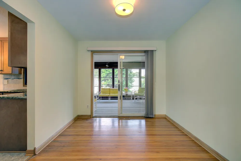 2115 English Street Maplewood, MN 55109