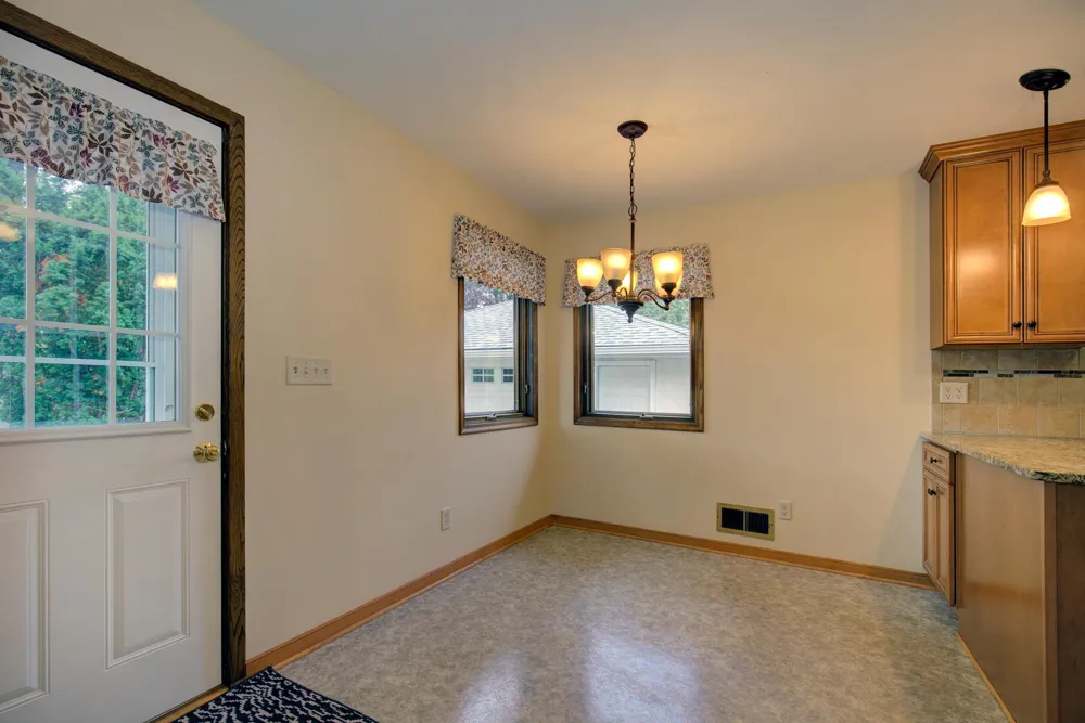 2115 English Street Maplewood, MN 55109