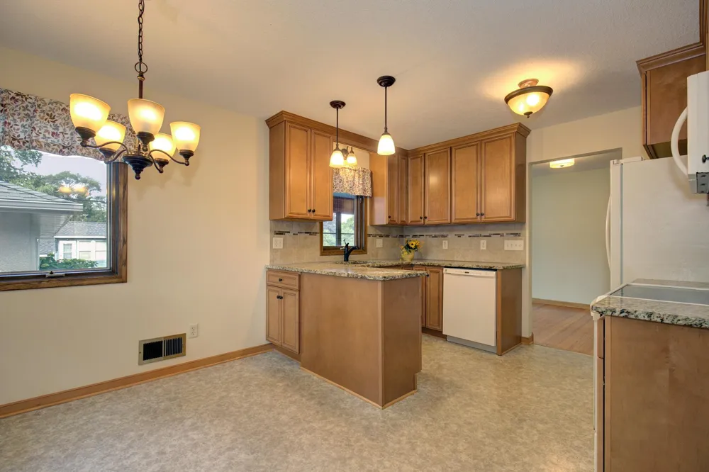2115 English Street Maplewood, MN 55109