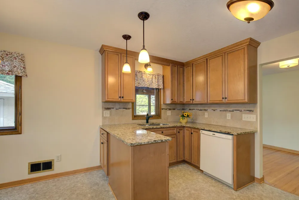 2115 English Street Maplewood, MN 55109