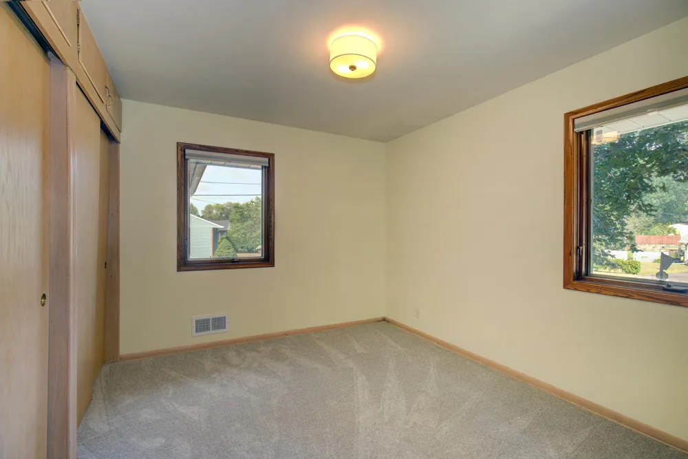 2115 English Street Maplewood, MN 55109