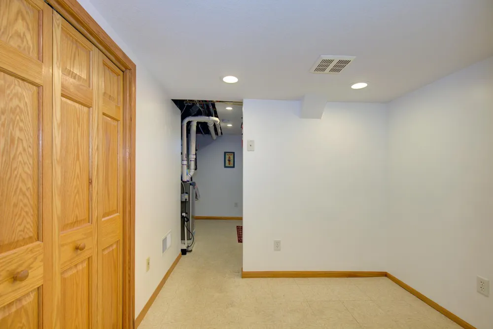 2115 English Street Maplewood, MN 55109