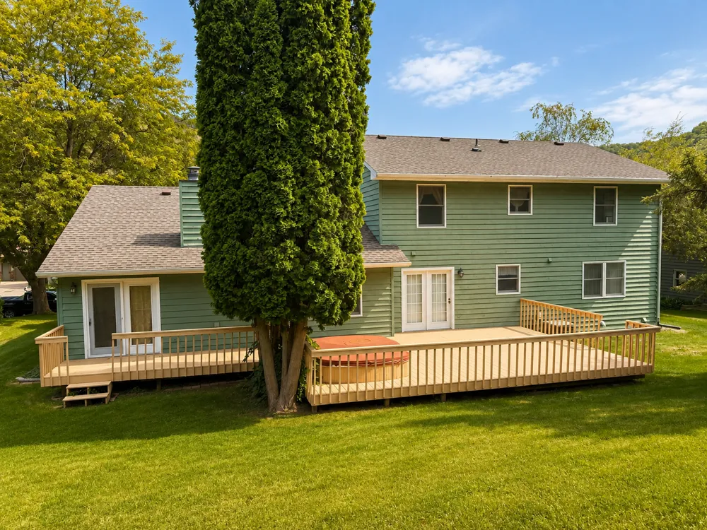 225 Oak Leaf Drive Winona, MN 55987