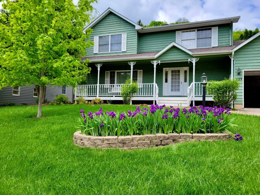 225 Oak Leaf Drive Winona, MN 55987