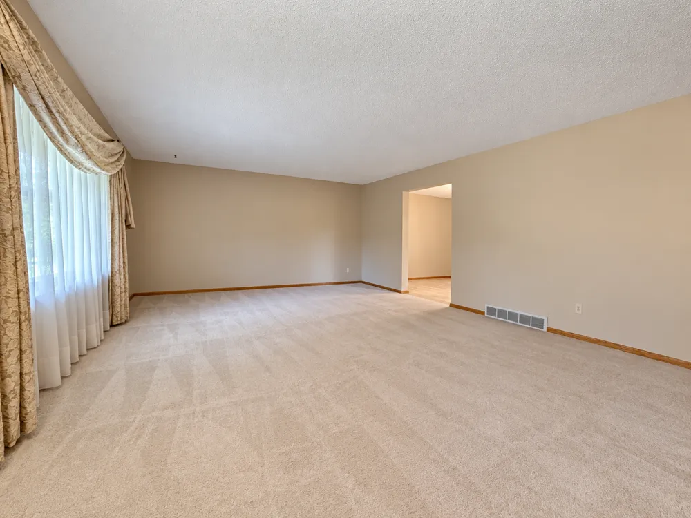 225 Oak Leaf Drive Winona, MN 55987
