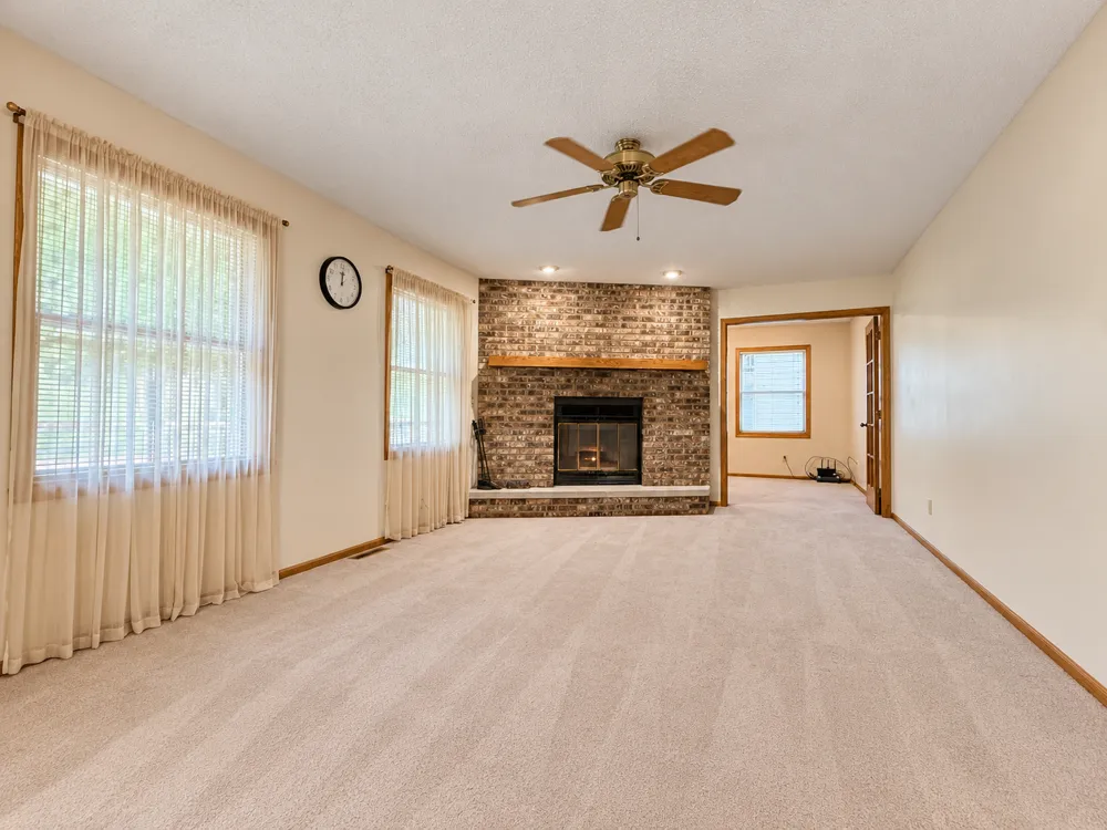 225 Oak Leaf Drive Winona, MN 55987