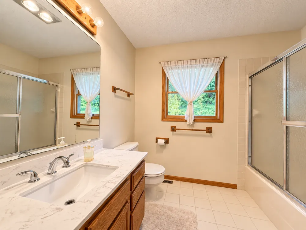 225 Oak Leaf Drive Winona, MN 55987