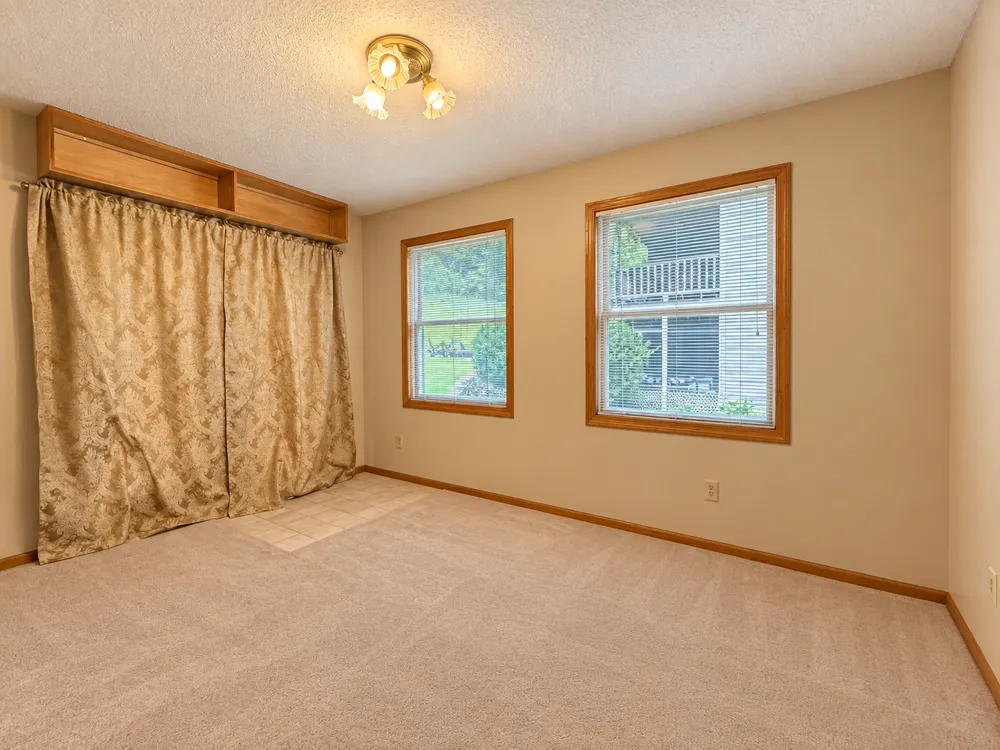 225 Oak Leaf Drive Winona, MN 55987
