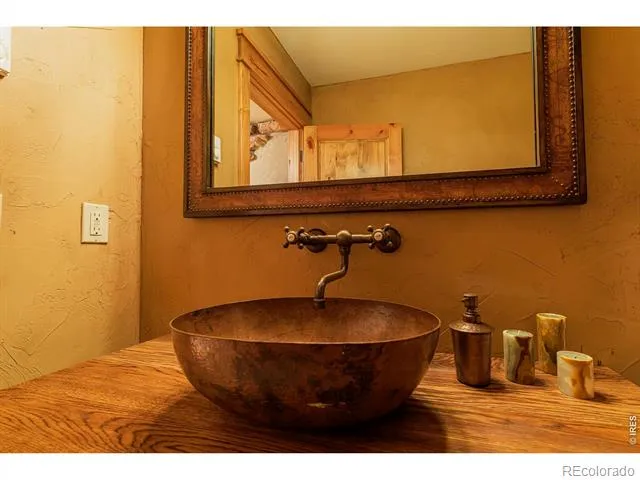 8576 Niwot Meadow Farm Road Niwot, CO 80503