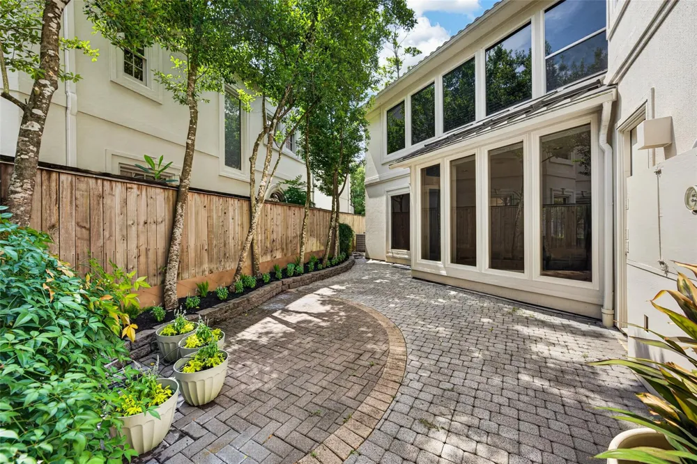 2 W Terrace Drive Houston, TX 77007