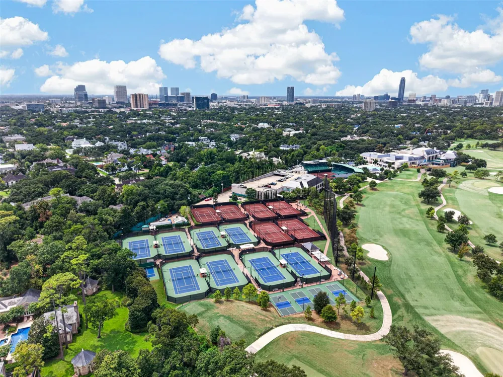 2 W Terrace Drive Houston, TX 77007