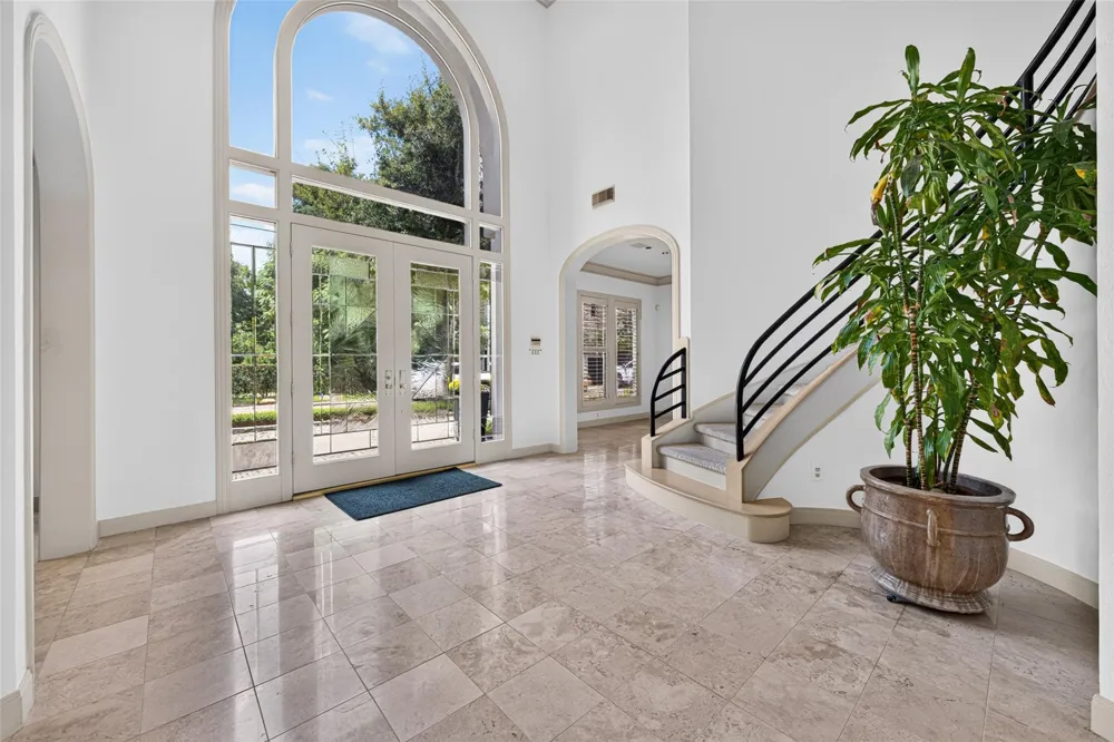 2 W Terrace Drive Houston, TX 77007