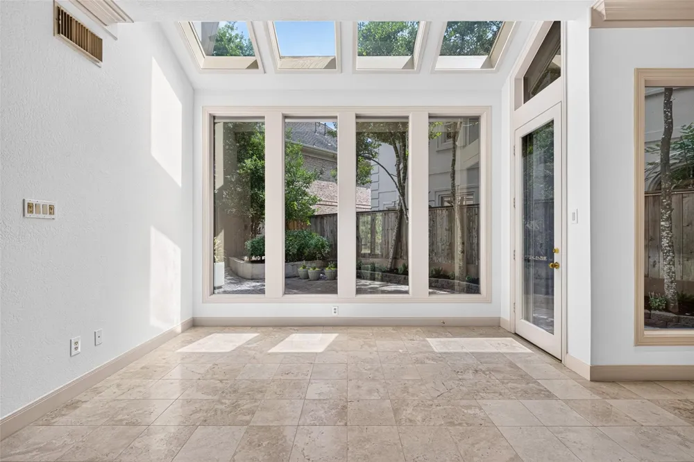 2 W Terrace Drive Houston, TX 77007