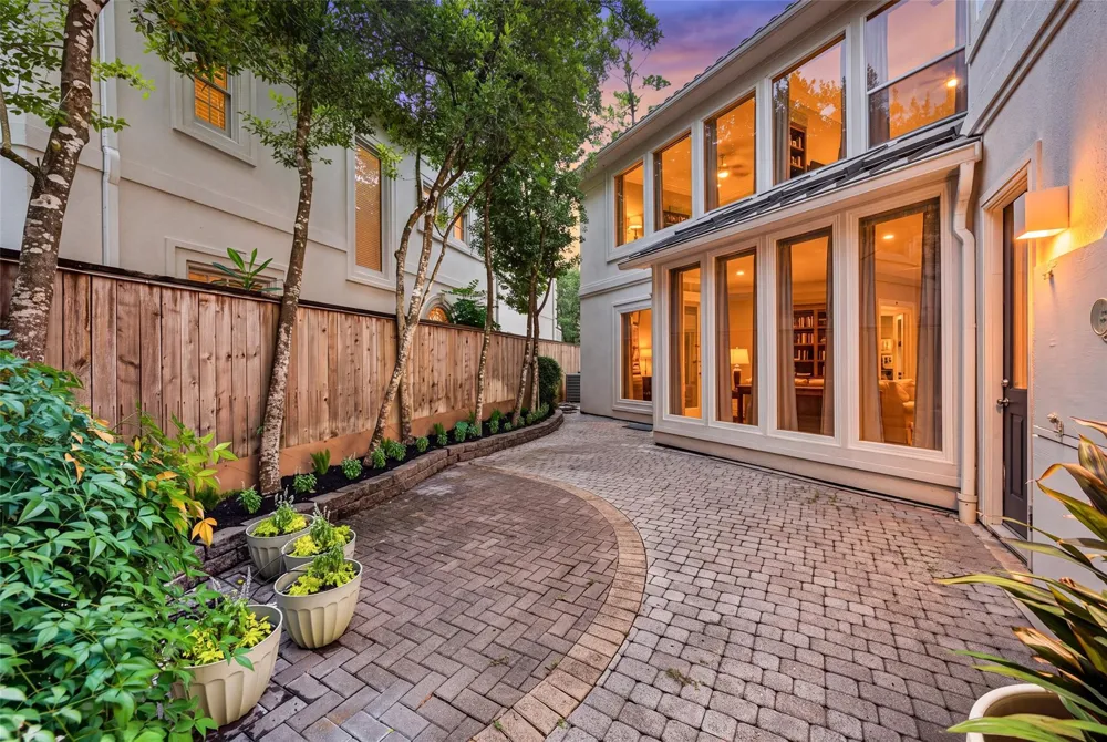2 W Terrace Drive Houston, TX 77007