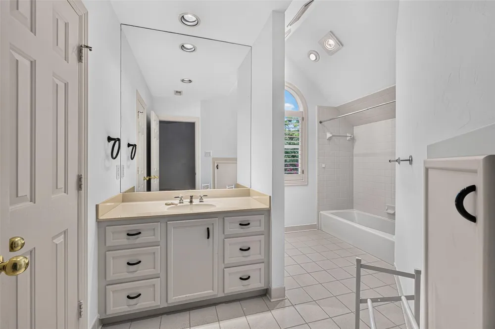2 W Terrace Drive Houston, TX 77007