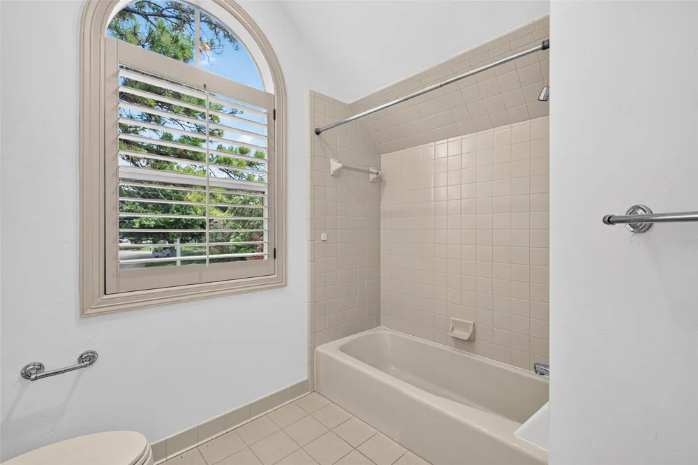 2 W Terrace Drive Houston, TX 77007