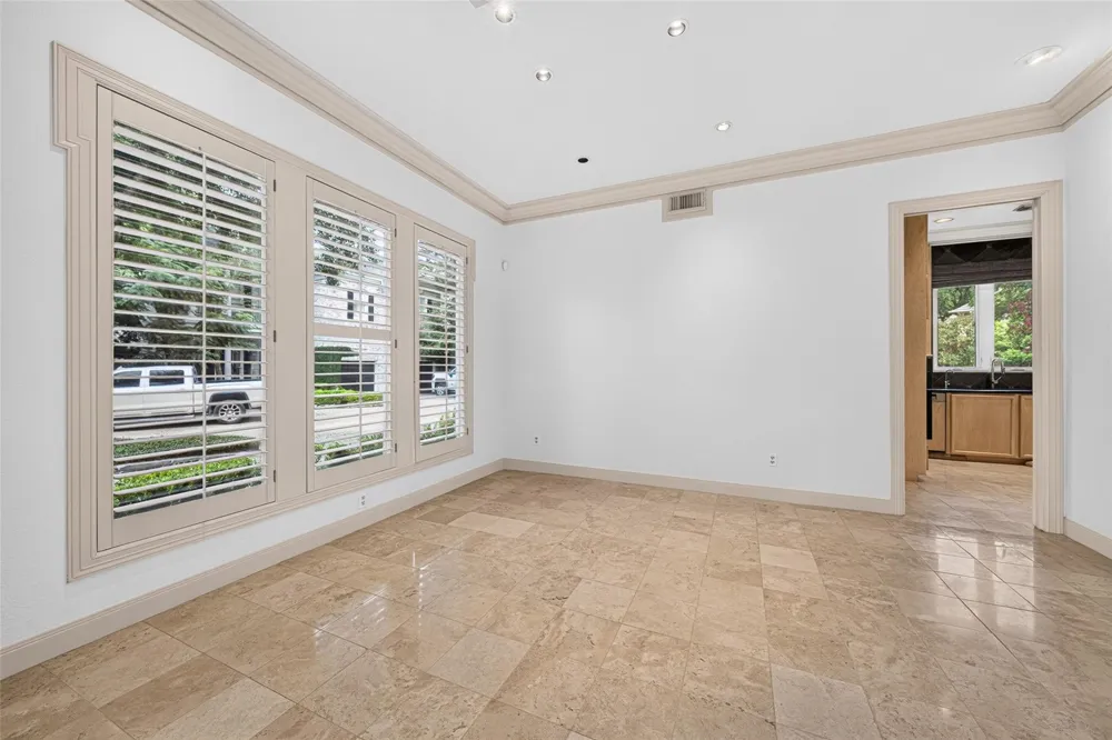 2 W Terrace Drive Houston, TX 77007