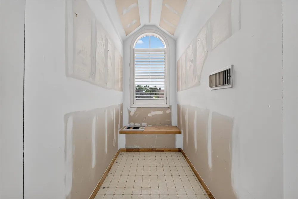 2 W Terrace Drive Houston, TX 77007