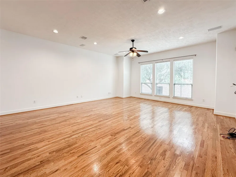 1727 Stacy Crest Houston, TX 77008