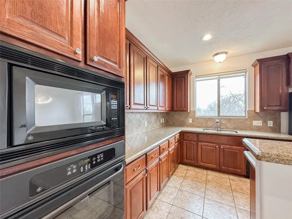 1727 Stacy Crest Houston, TX 77008