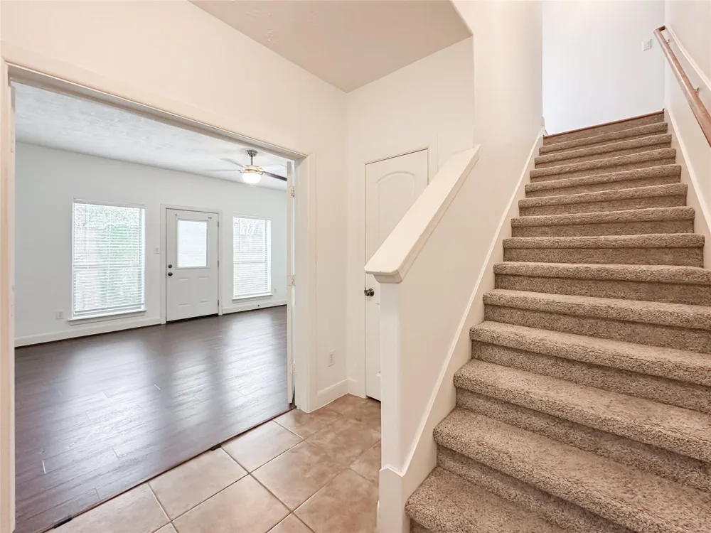 1727 Stacy Crest Houston, TX 77008