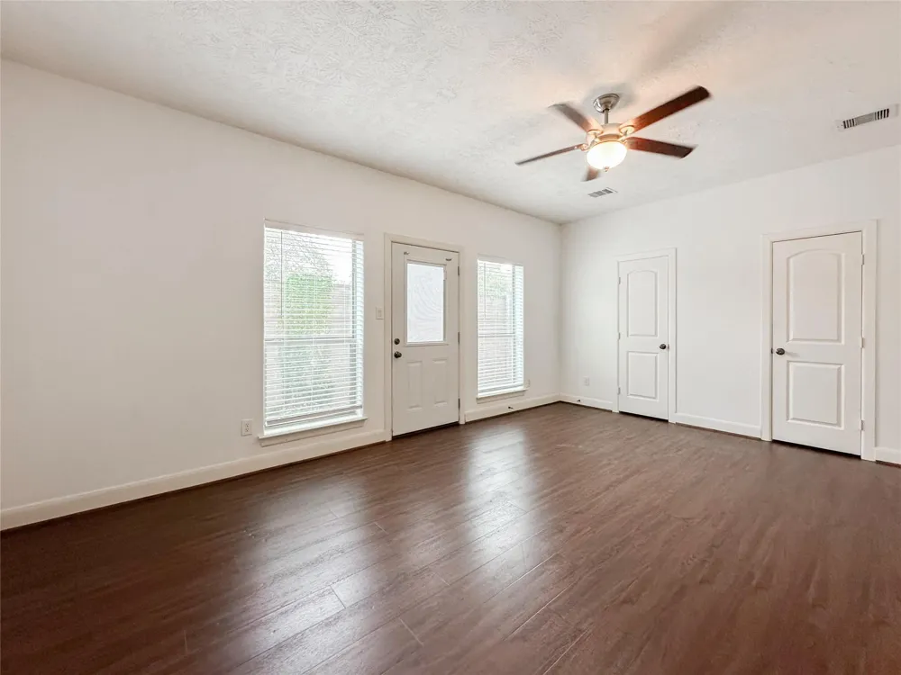 1727 Stacy Crest Houston, TX 77008