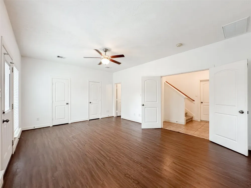 1727 Stacy Crest Houston, TX 77008