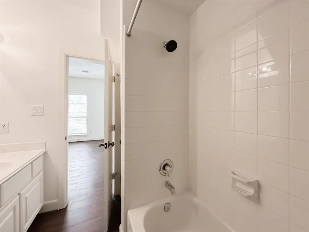 1727 Stacy Crest Houston, TX 77008