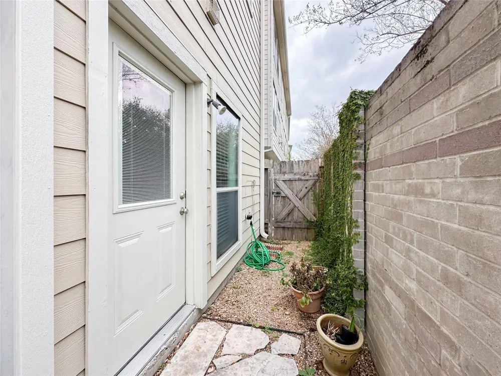 1727 Stacy Crest Houston, TX 77008
