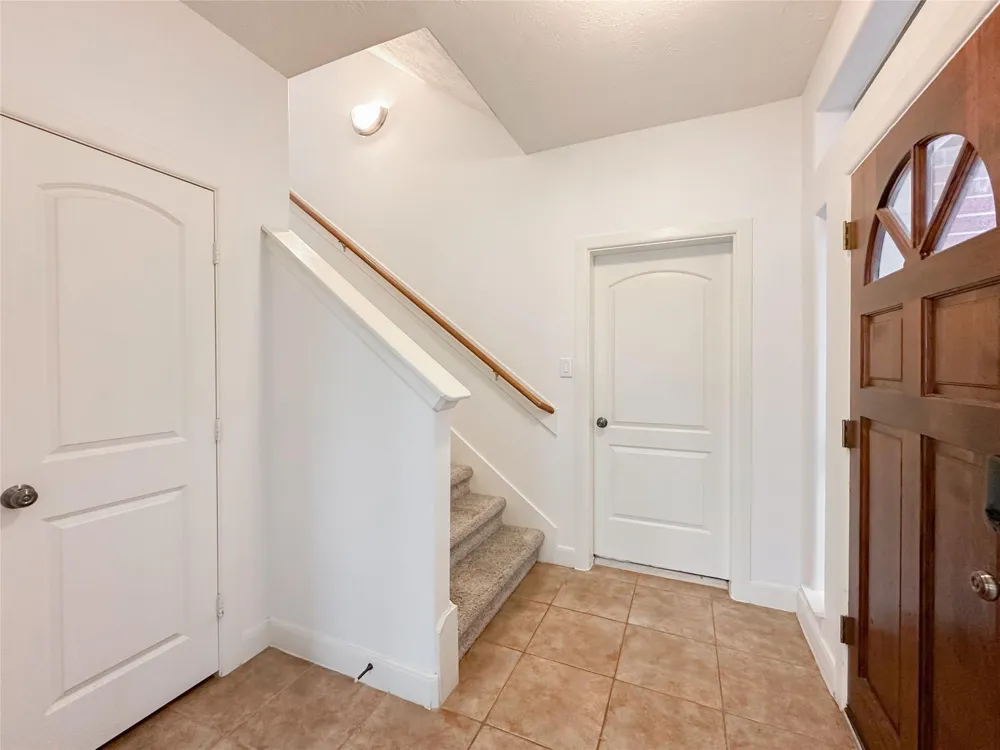 1727 Stacy Crest Houston, TX 77008